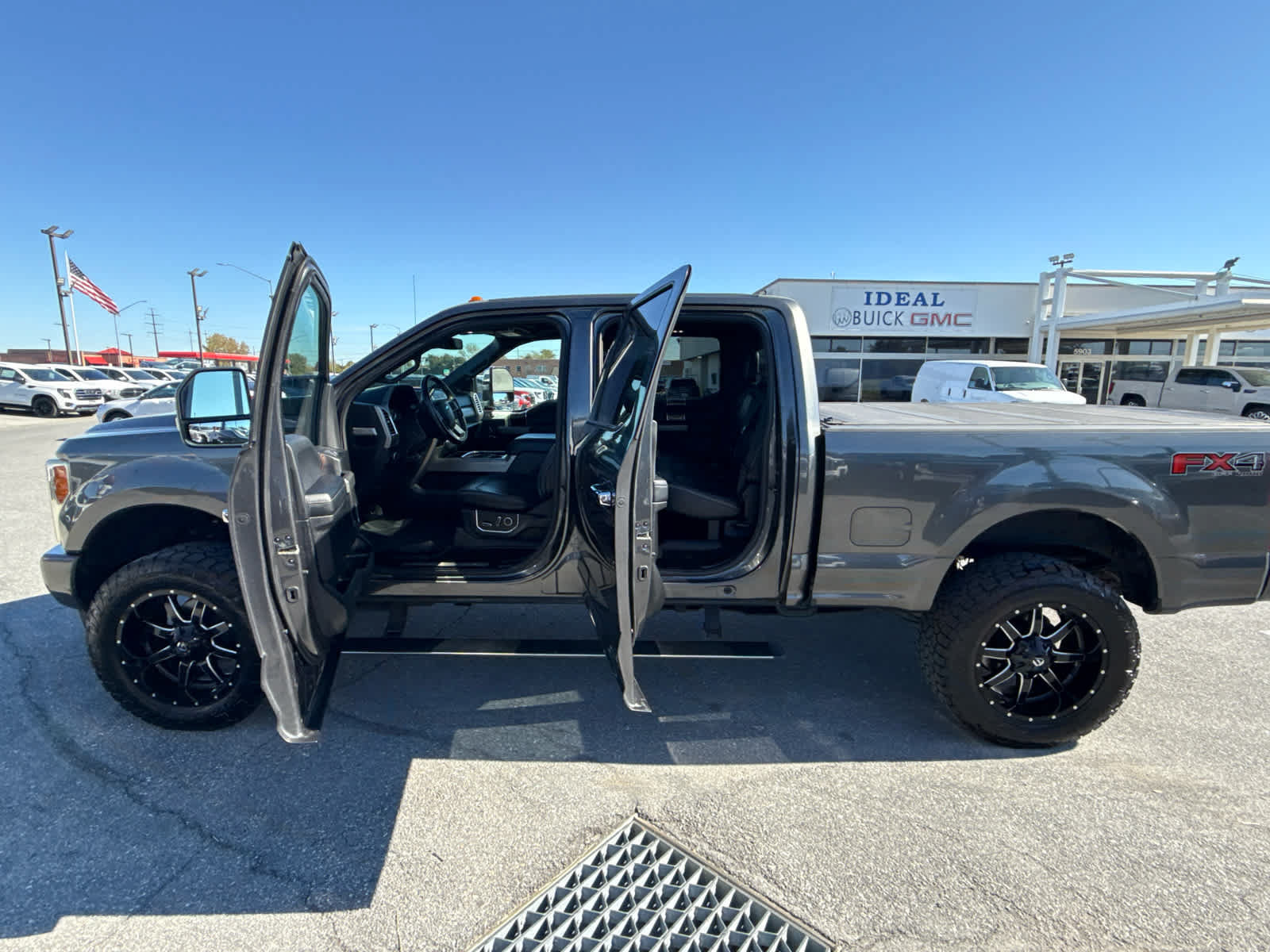 Used 2017 Ford F250 Platinum w/ Platinum Ultimate Package AWD/4WD image 45