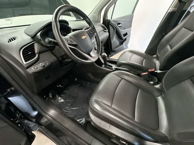 Used 2022 Chevrolet Trax LT w/ Premium Seat Package AWD/4WD image 15