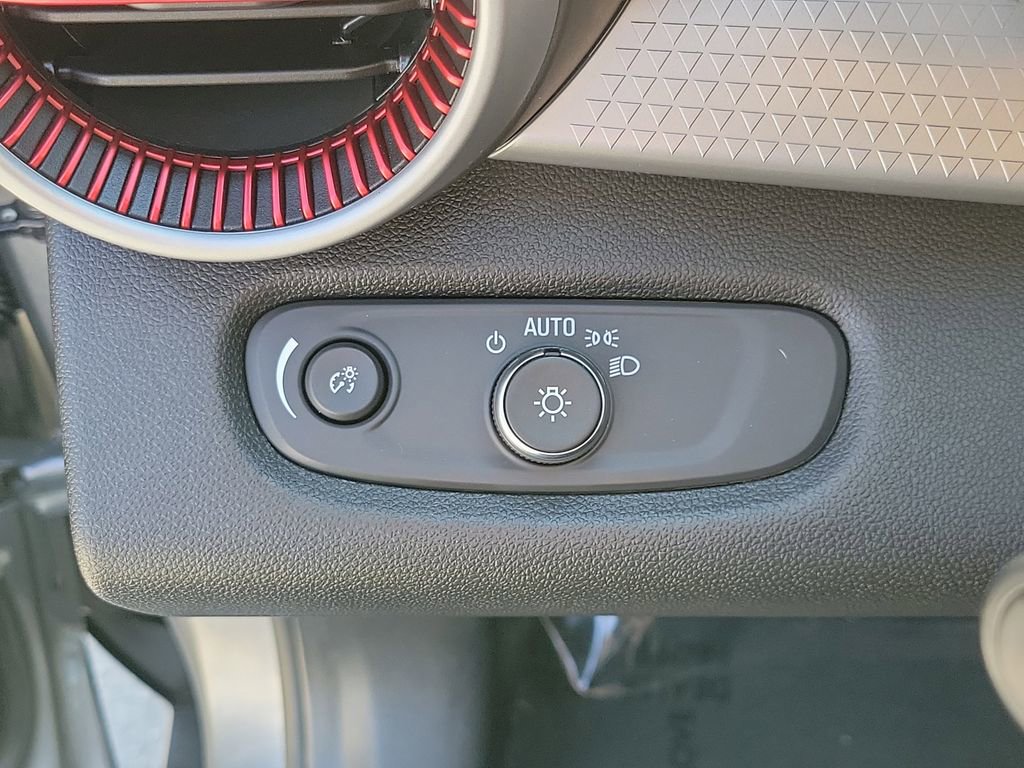 Used 2024 Chevrolet Trax RS w/ Sunroof Package image 21