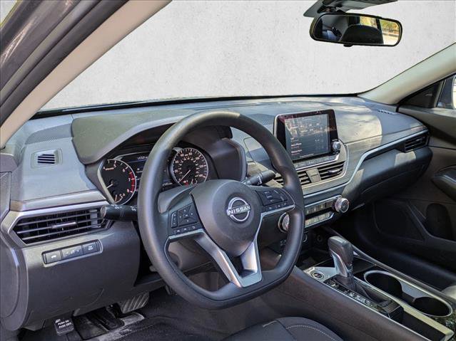 Used 2024 Nissan Altima 2.5 SV image 10