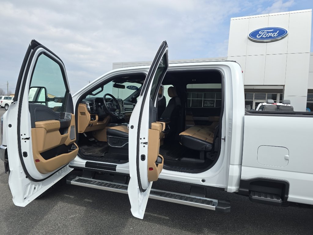 Used 2024 Ford F350 Lariat w/ Chrome Package image 15