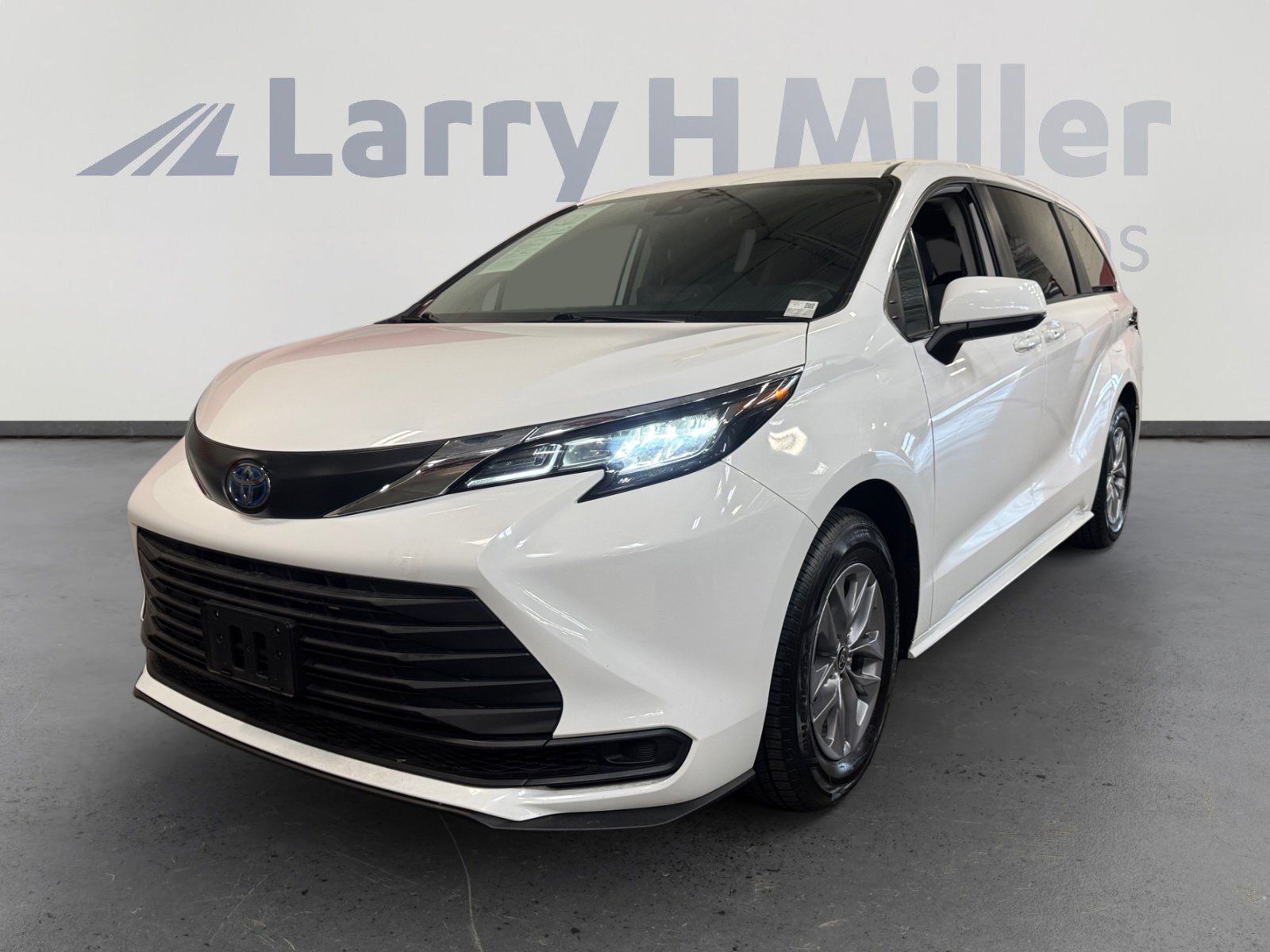 Used 2023 Toyota Sienna LE