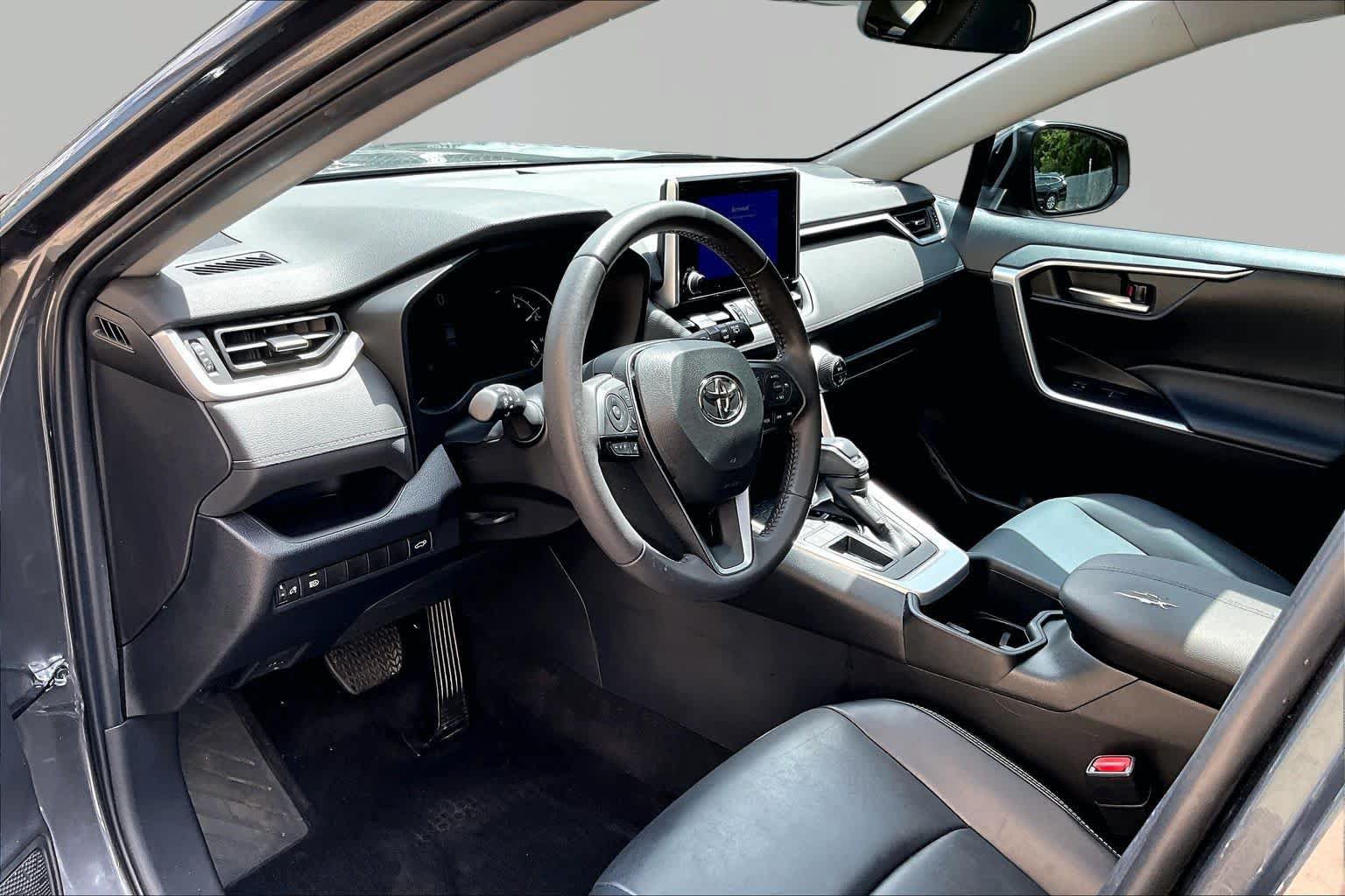 Used 2023 Toyota RAV4 XLE Premium FWD image 18