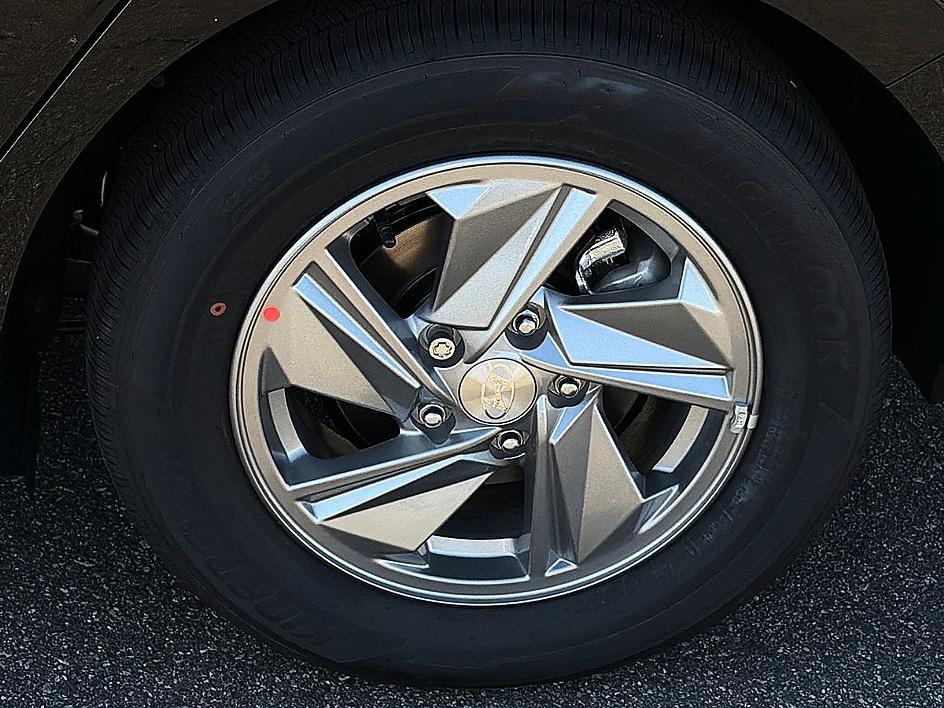 New 2026 Hyundai Elantra SE FWD image 5