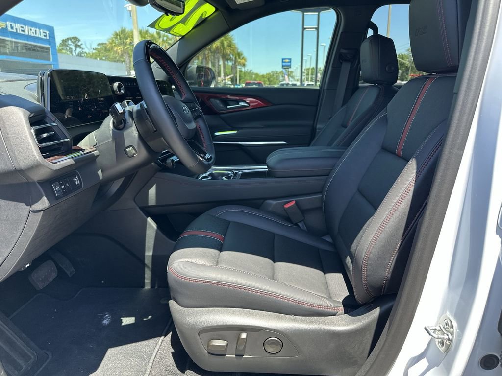 Used 2026 Chevrolet Traverse RS FWD image 19