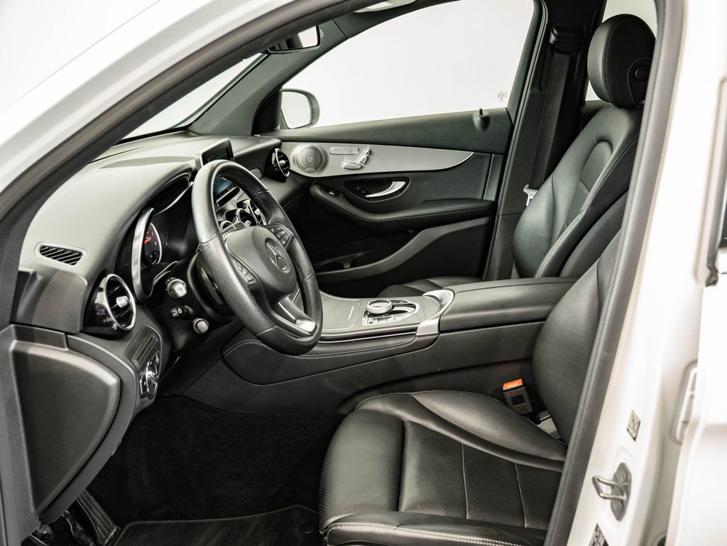 Used 2019 Mercedes-Benz GLC 300 4MATIC image 23