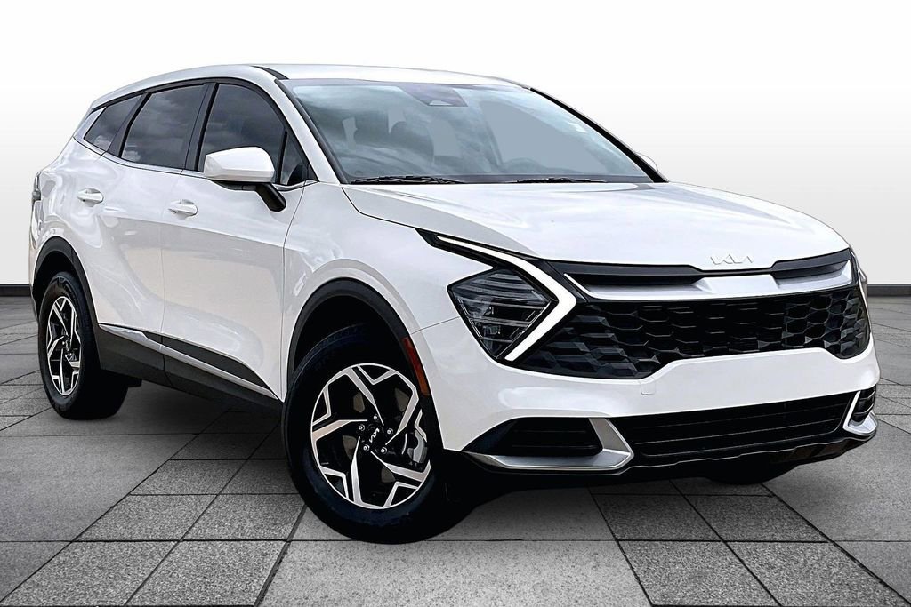 Used 2024 Kia Sportage LX AWD/4WD image 2