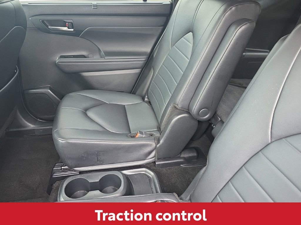 Used 2024 Toyota Highlander XLE image 19