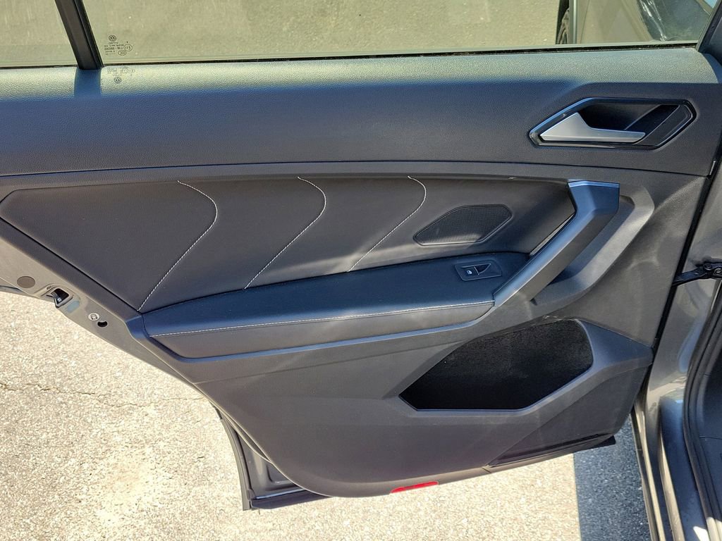 Used 2023 Volkswagen Tiguan SE R-Line FWD image 9