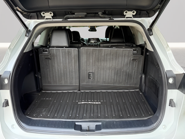 Used 2022 Toyota Highlander XLE AWD/4WD image 30