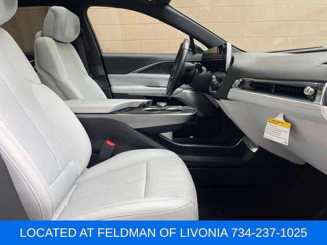 Certified 2024 Cadillac Lyriq Luxury AWD/4WD image 31