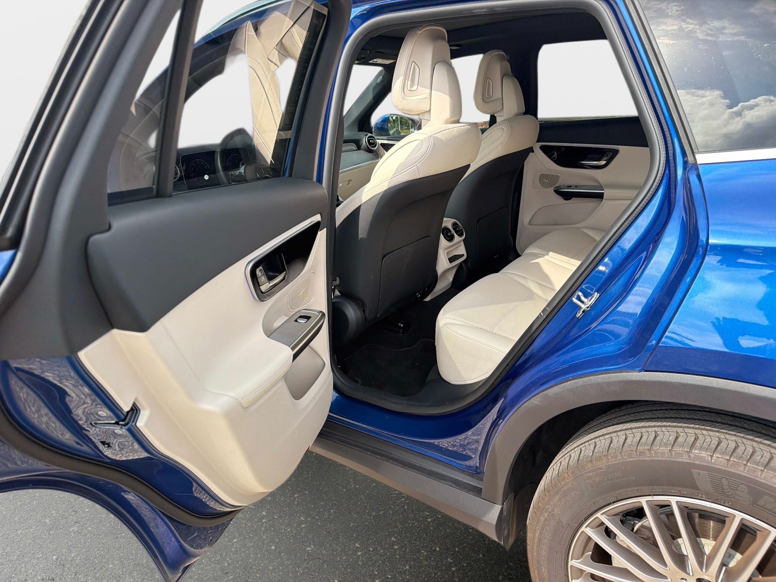 Used 2026 Mercedes-Benz GLC 300 image 13