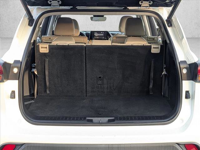 Used 2020 Toyota Highlander XLE image 5
