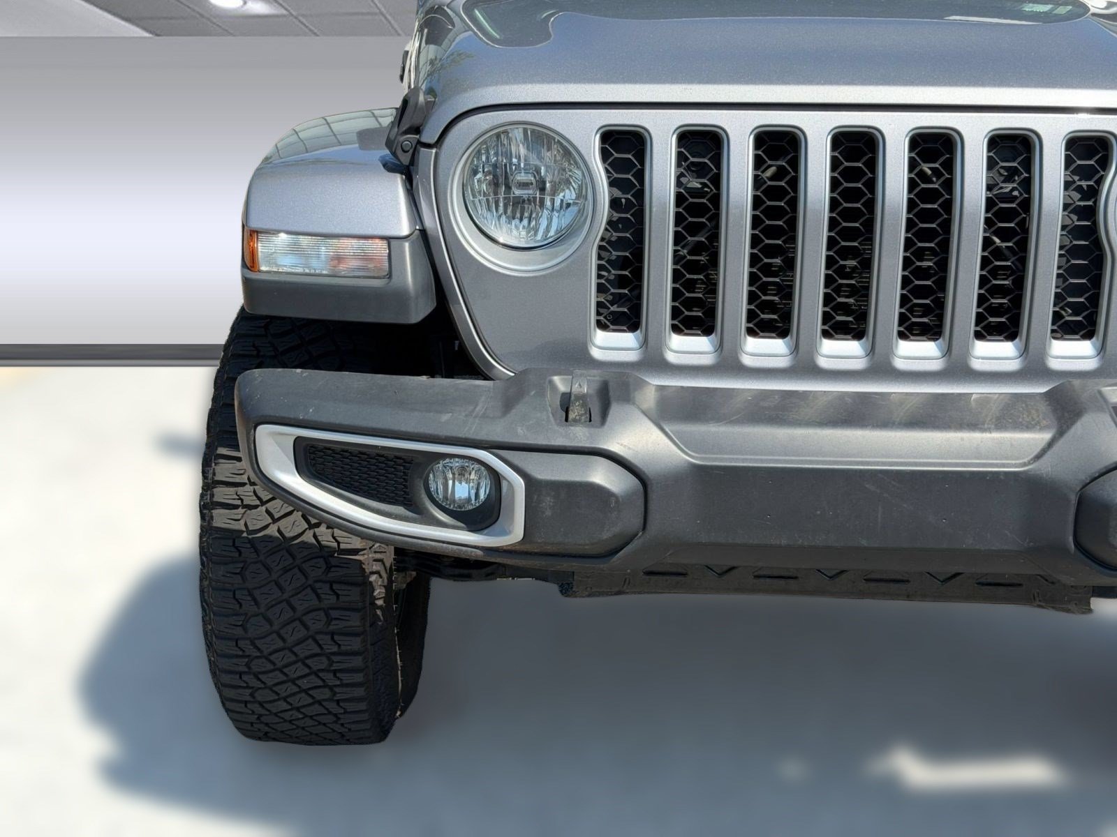 Used 2020 Jeep Gladiator Overland w/ Safety Group AWD/4WD image 11