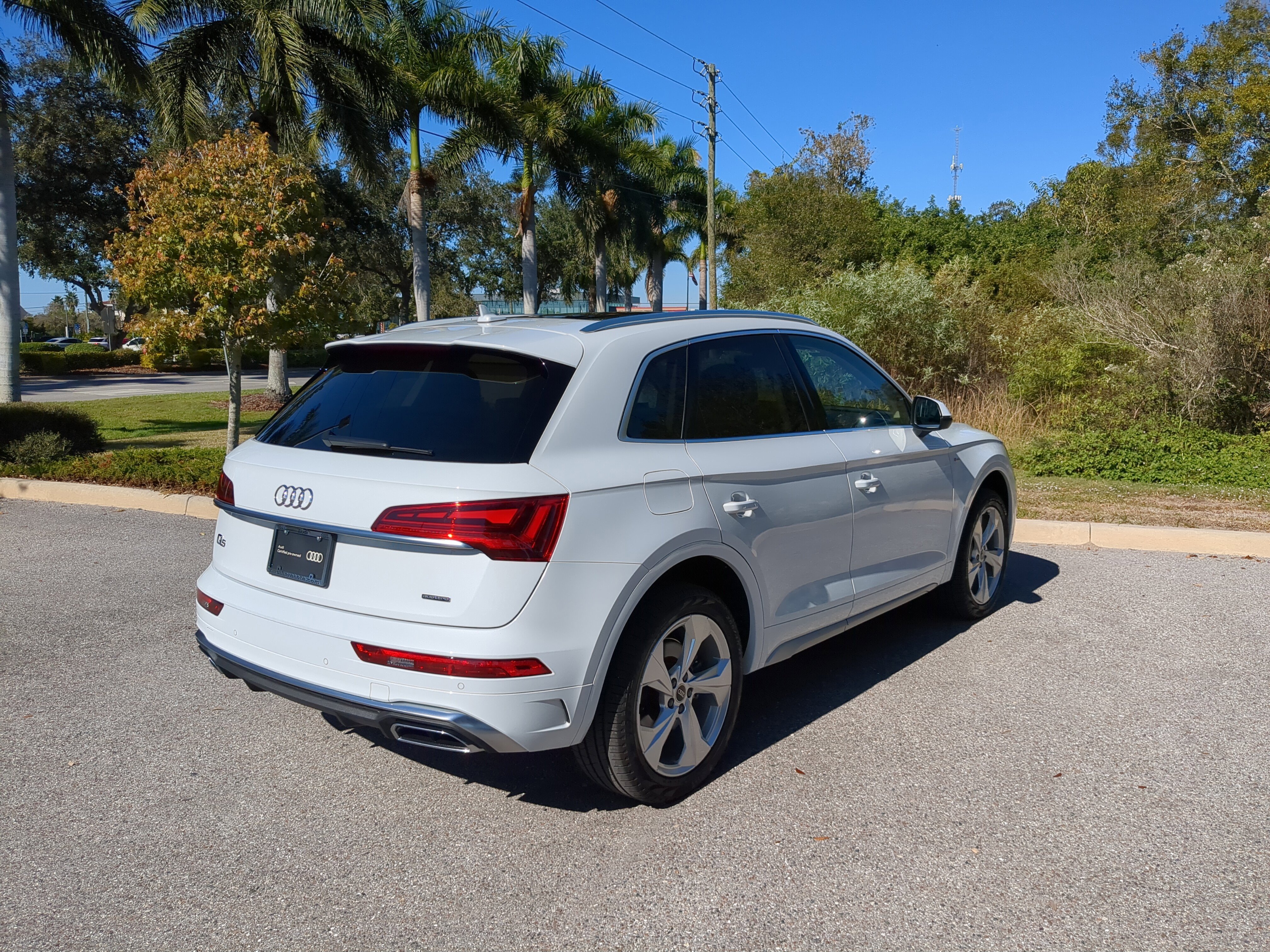 Certified 2025 Audi Q5 2.0T Premium Plus image 4
