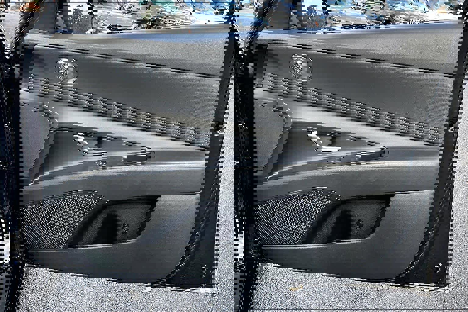 Used 2022 Hyundai Elantra Limited w/ Preferred Accessory Package image 23