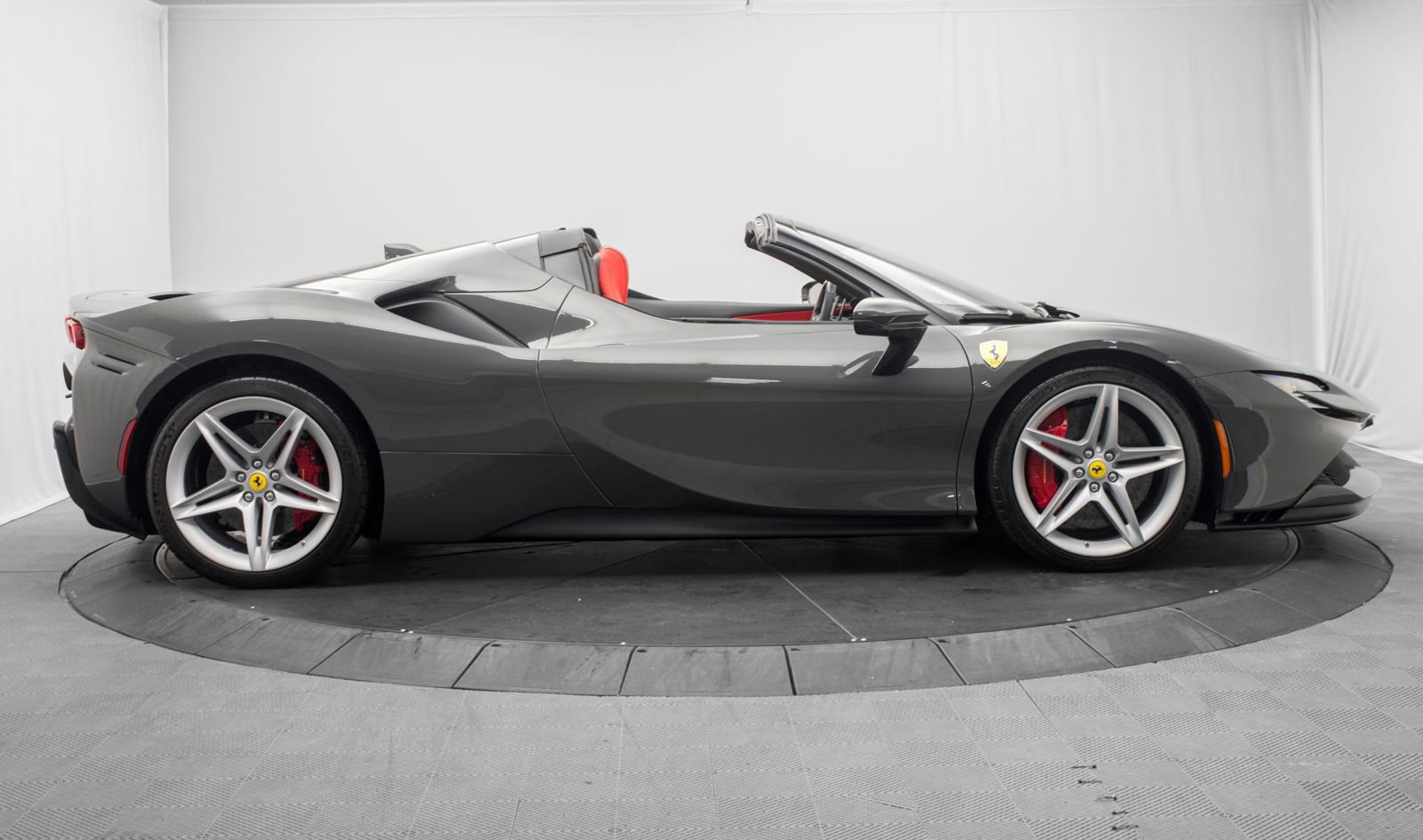 Used 2024 Ferrari SF90 Spider AWD/4WD image 2