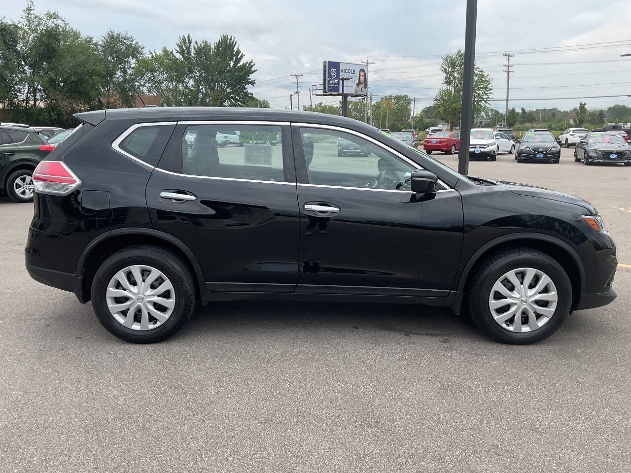 Used 2015 Nissan Rogue S AWD/4WD image 9