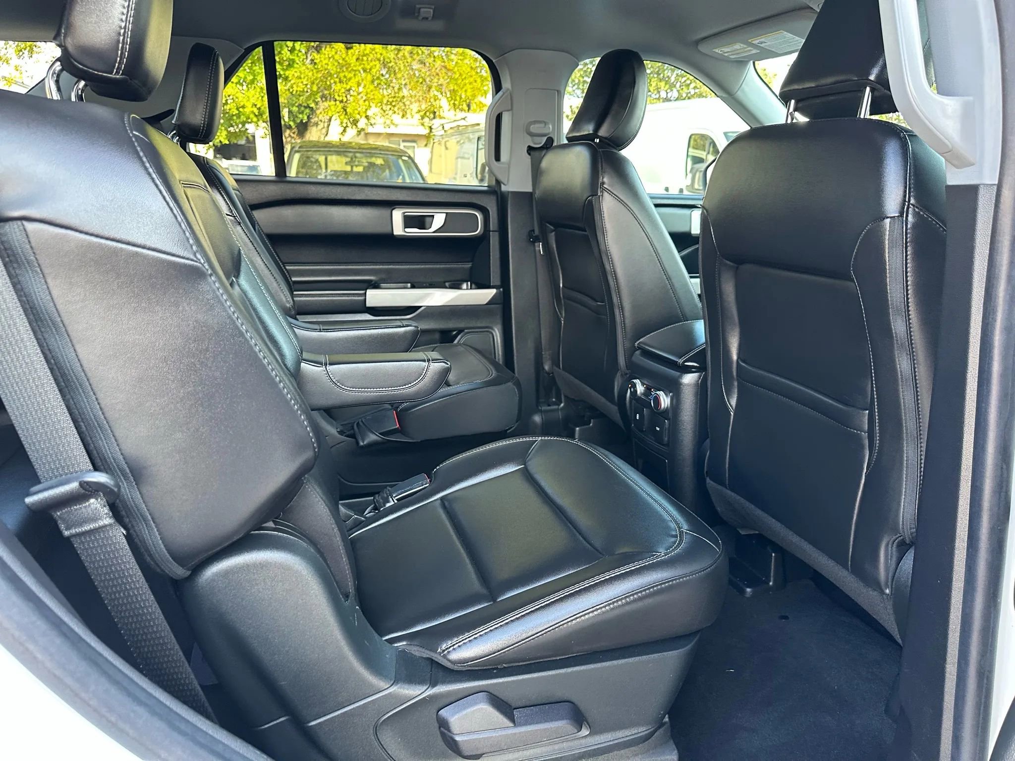 Used 2022 Ford Explorer XLT w/ Equipment Group 202A image 26