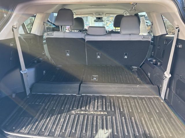 Used 2022 Toyota Highlander LE image 28