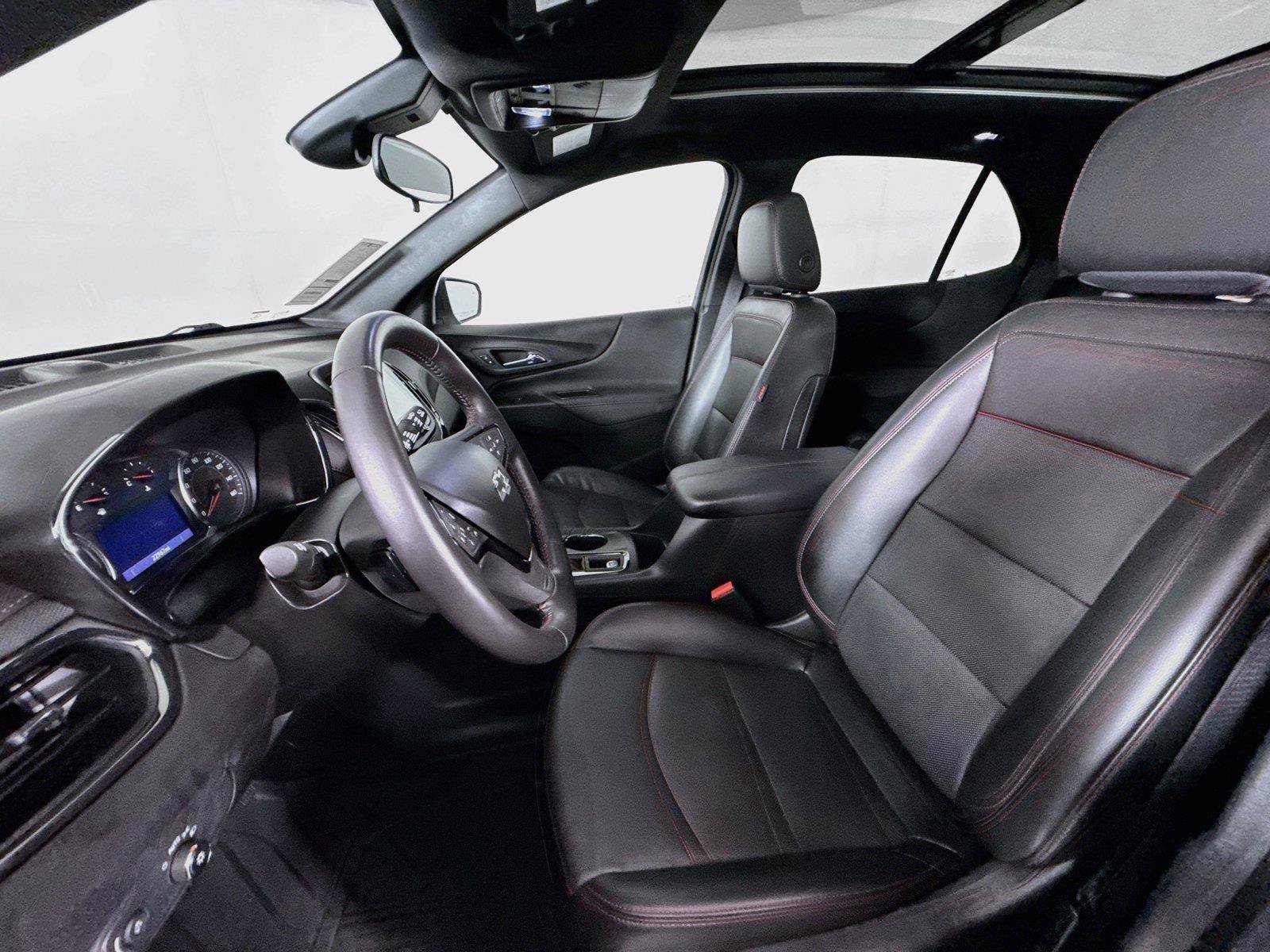 Used 2022 Chevrolet Equinox RS w/ RS Leather Package FWD image 3