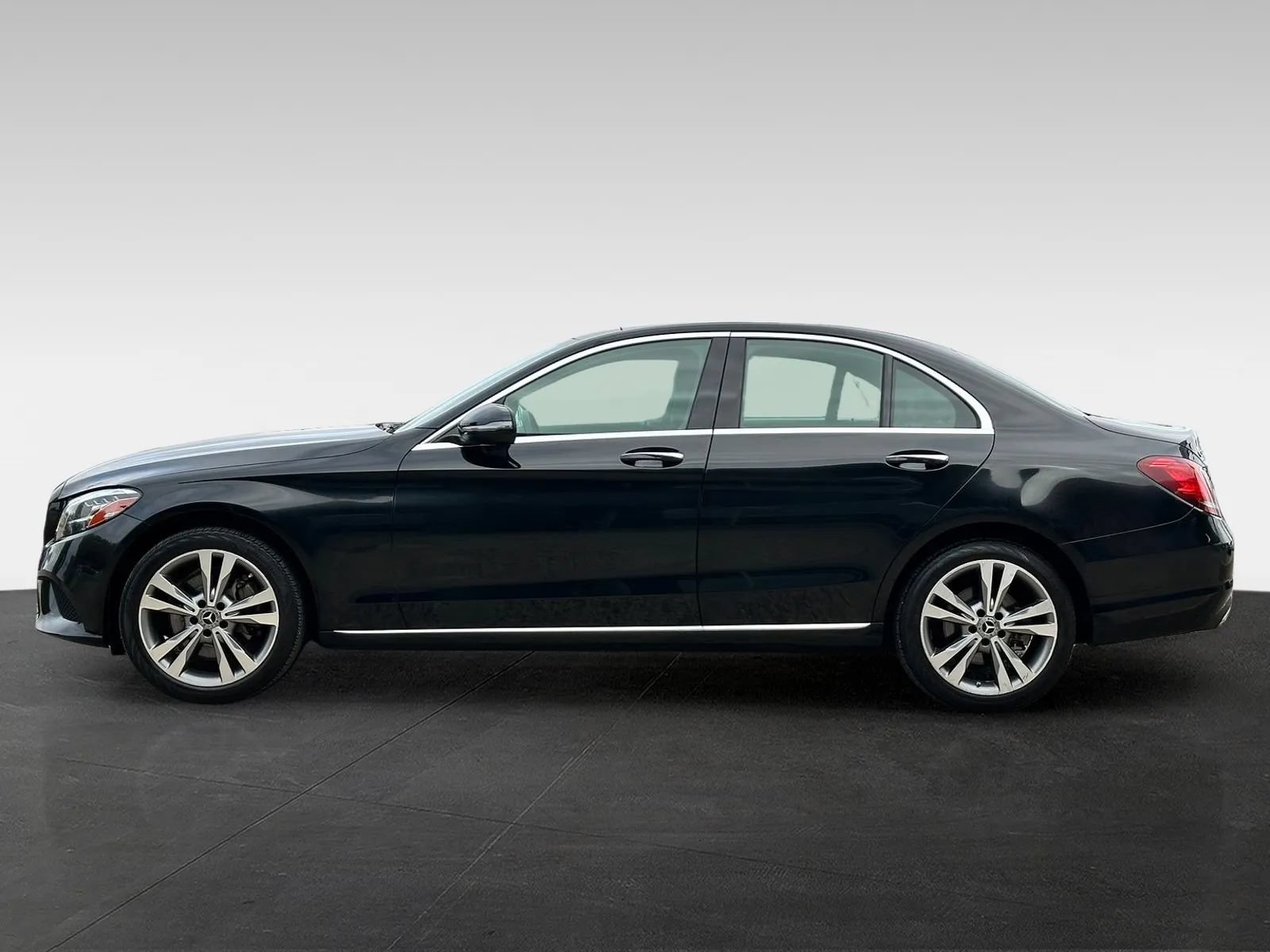 Used 2019 Mercedes-Benz C 300 4MATIC Sedan w/ Multimedia Package image 4