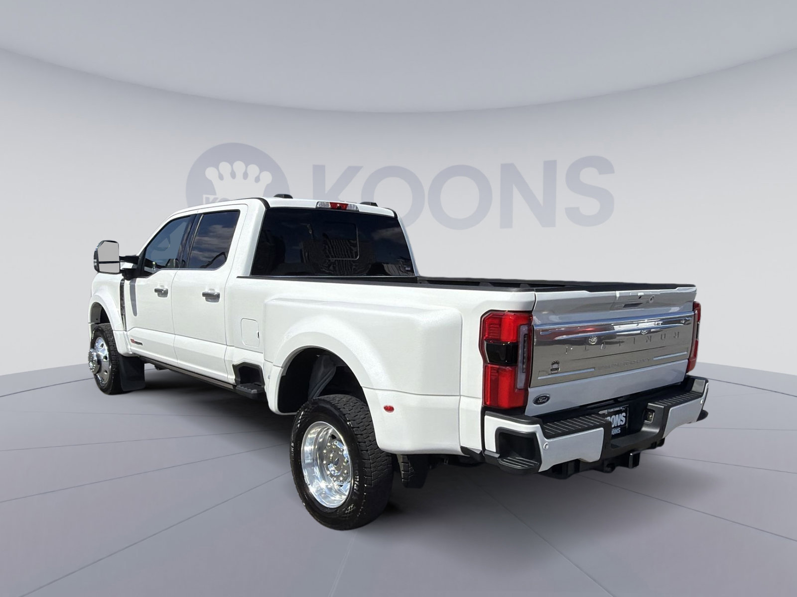 Used 2025 Ford F450 Platinum w/ Platinum Plus Package image 4