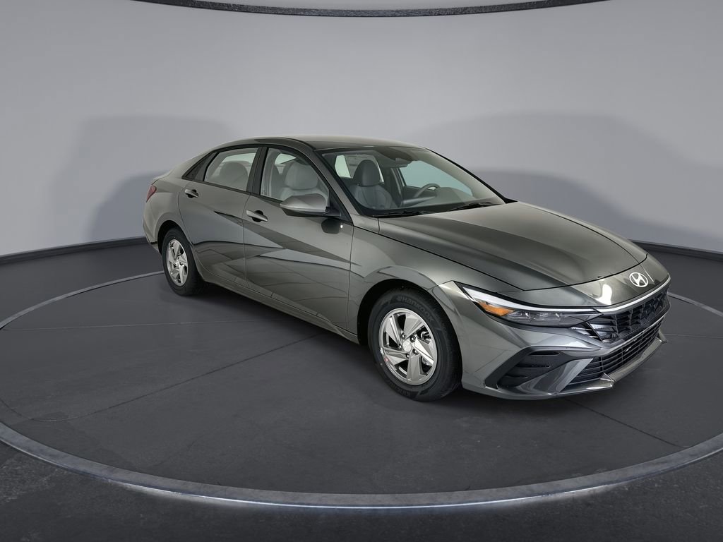 New 2026 Hyundai Elantra SE FWD image 2