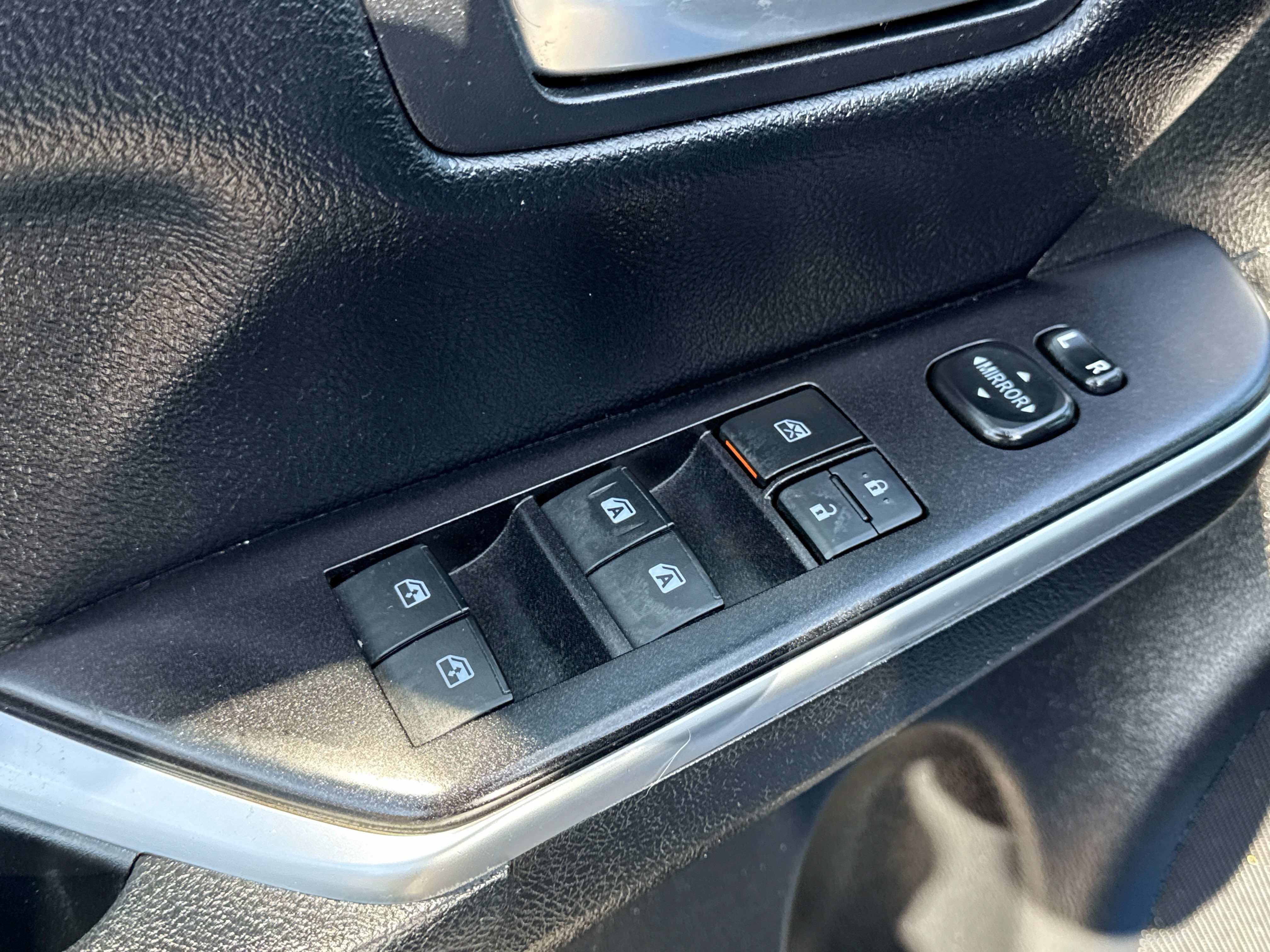 Used 2017 Toyota Camry SE w/ Protection Package (Q2) FWD image 26