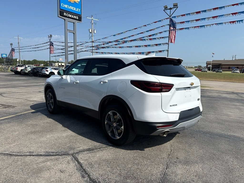 Used 2025 Chevrolet Blazer LT FWD image 7