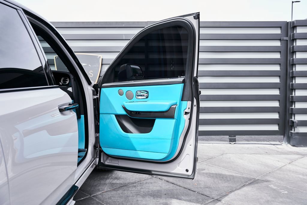 Used 2025 Rolls-Royce Cullinan Black Badge image 21