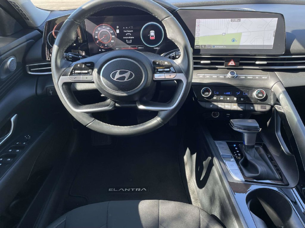 Certified 2025 Hyundai Elantra SEL FWD image 10
