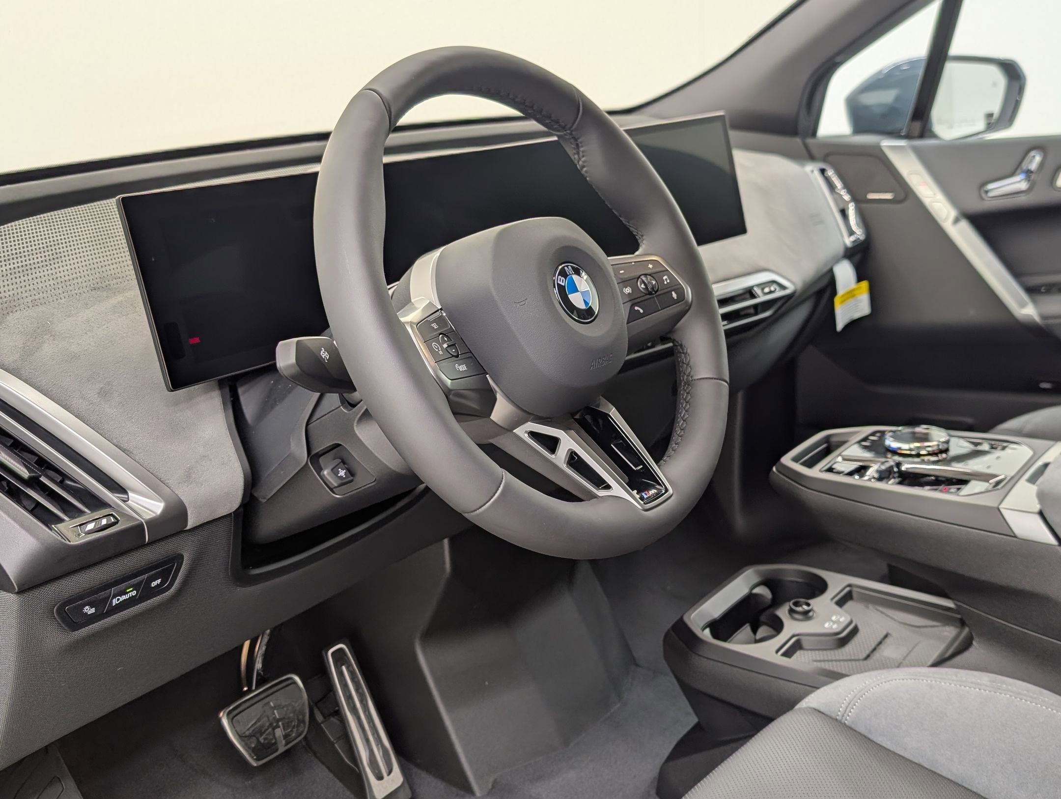 New 2026 BMW iX xDrive60 w/ M Sport Package image 4