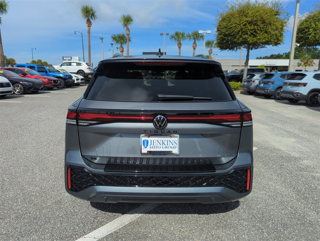 New 2025 Volkswagen Tiguan SE R-Line image 6