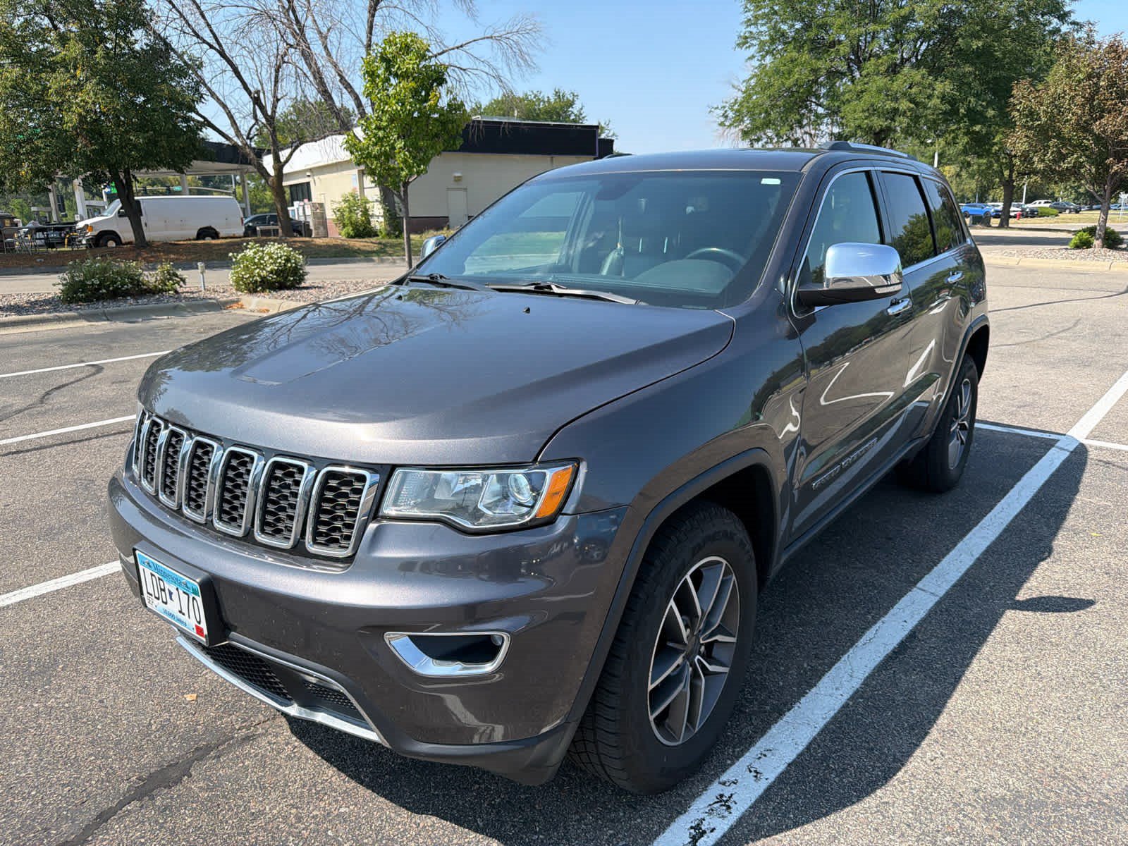 Used 2021 Jeep Grand Cherokee Limited AWD/4WD image 2