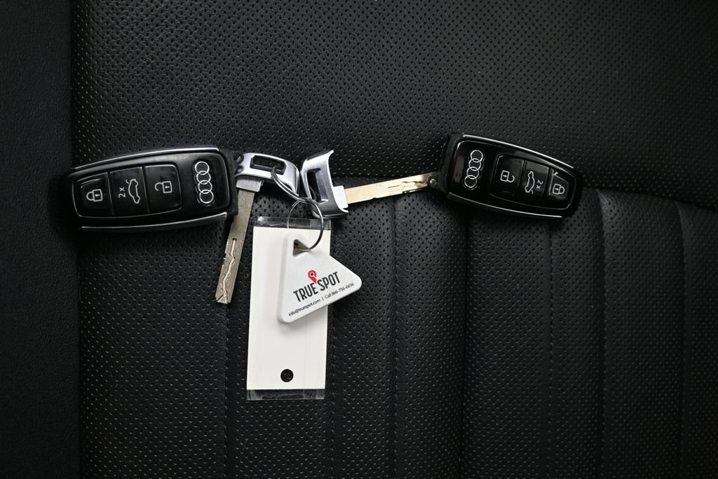 Used 2022 Audi e-tron Premium Plus w/ Premium Plus Package AWD/4WD image 30