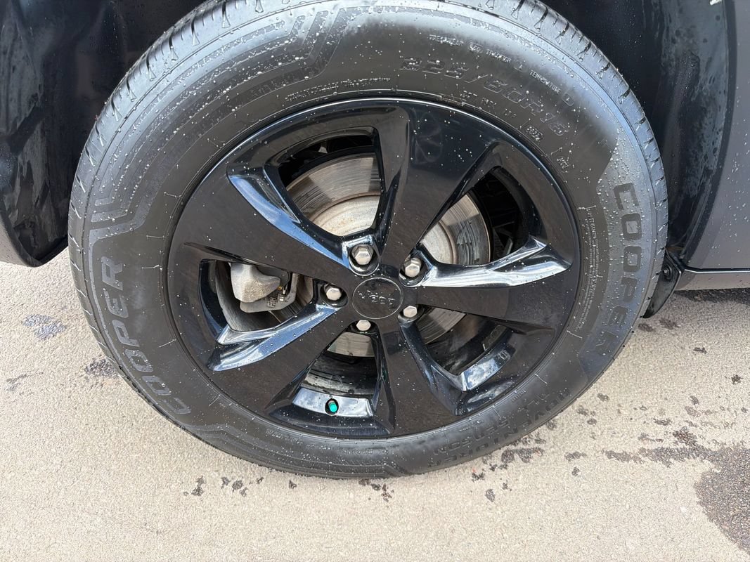 Used 2020 Jeep Cherokee Latitude Plus AWD/4WD image 9