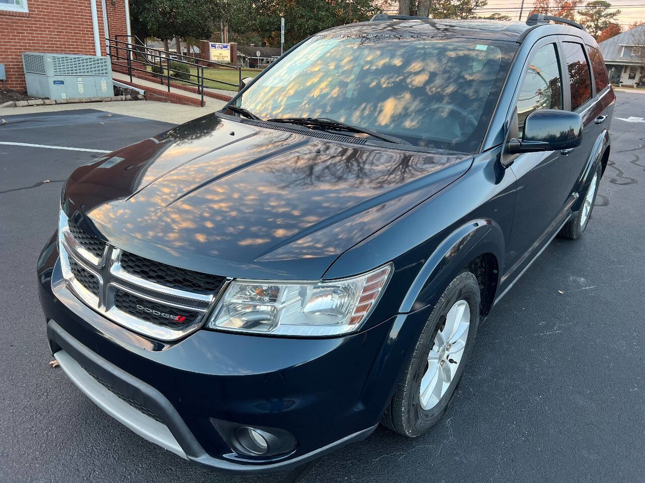 Used 2013 Dodge Journey SXT image 2