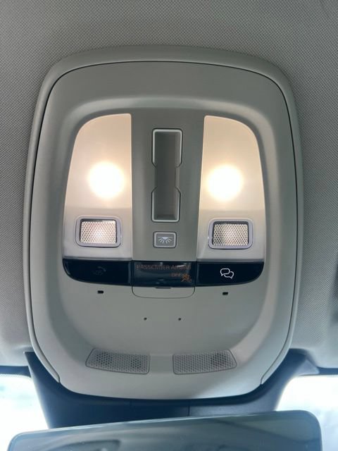Used 2024 Volvo XC60 B5 Plus AWD/4WD image 19