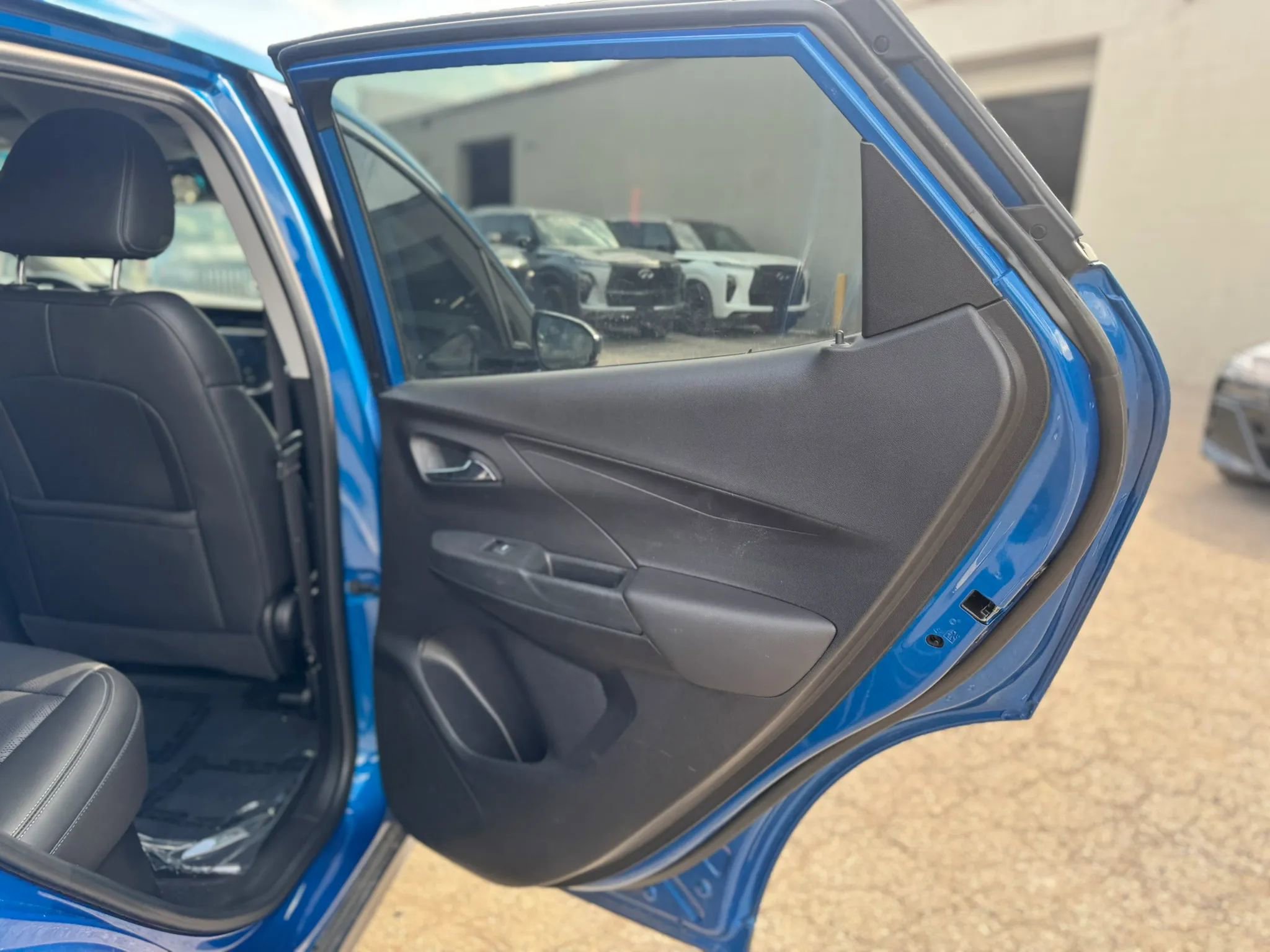 Used 2023 Chevrolet Bolt LT w/ Infotainment Package FWD image 21