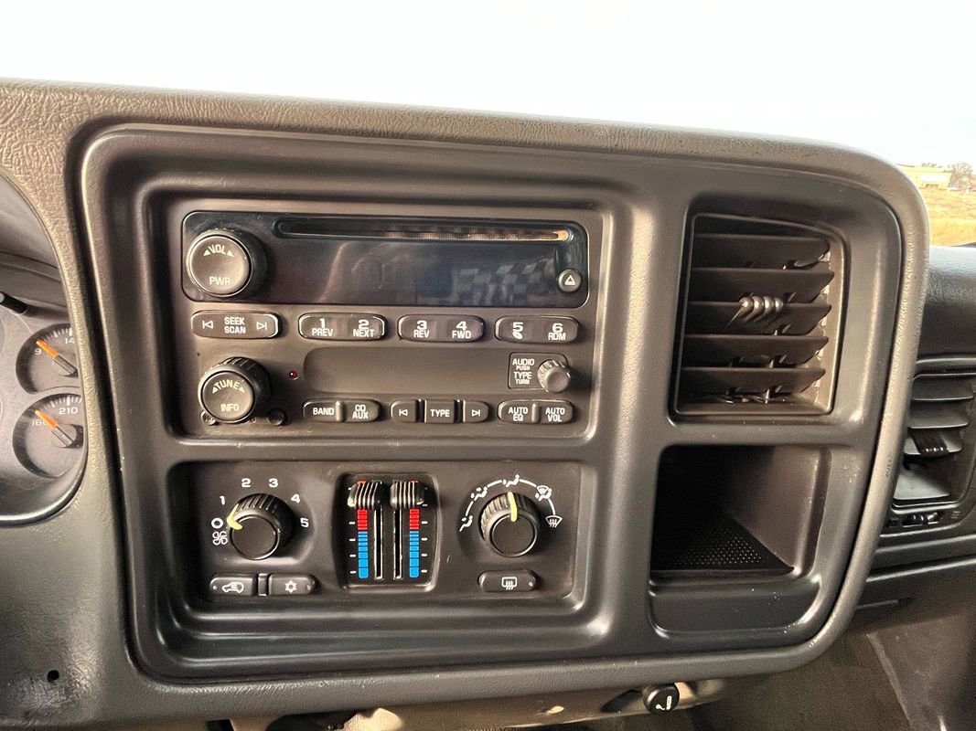 Used 2005 Chevrolet Silverado 3500 LS w/ Skid Plate Package image 13