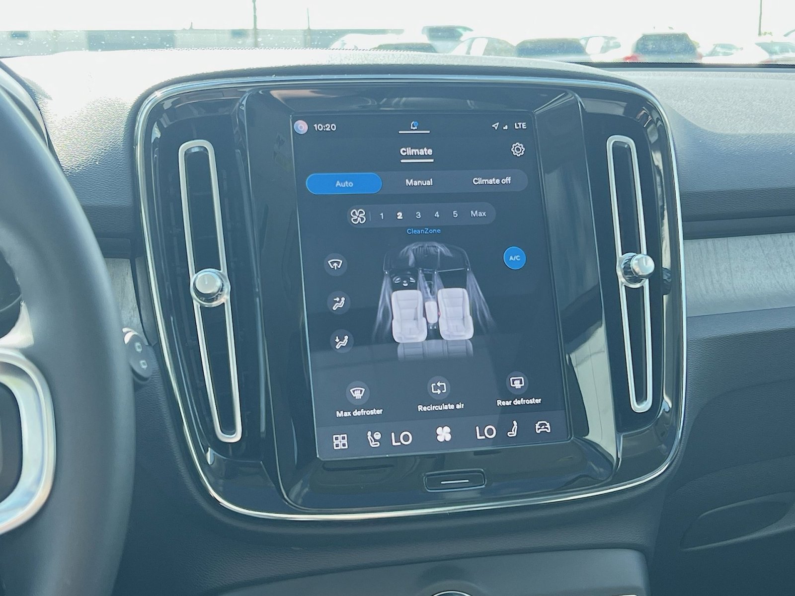 Certified 2023 Volvo XC40 B5 Plus w/ Climate Package image 18