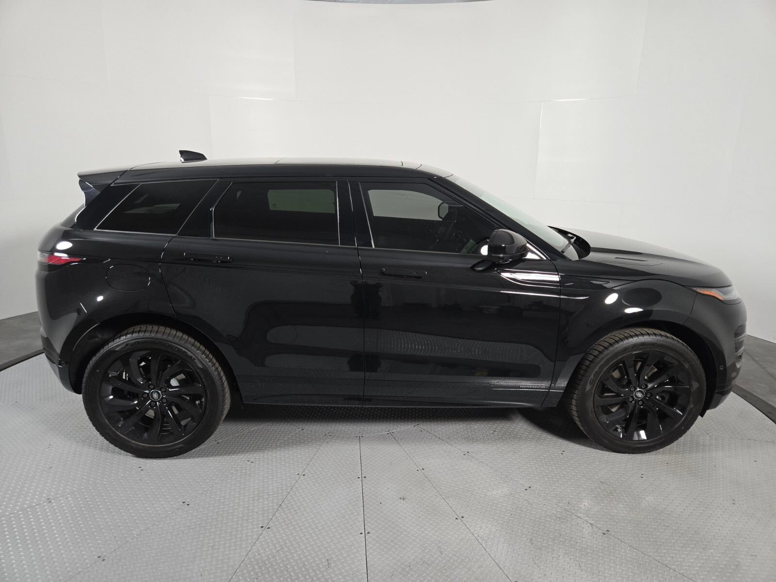 New 2026 Land Rover Range Rover Evoque Hoxton AWD/4WD image 6