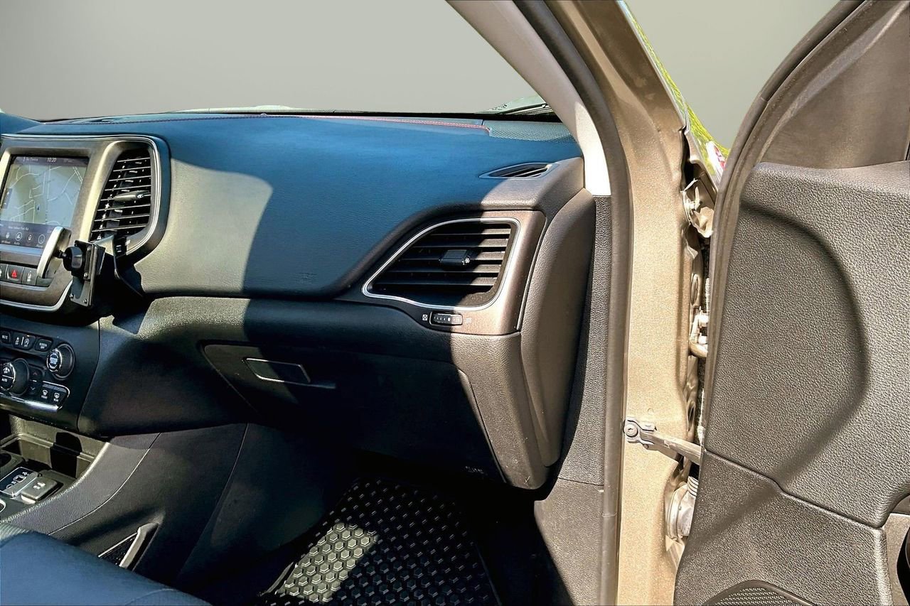 Certified 2021 Jeep Cherokee Trailhawk w/ Sun, Sound & Nav Group image 21