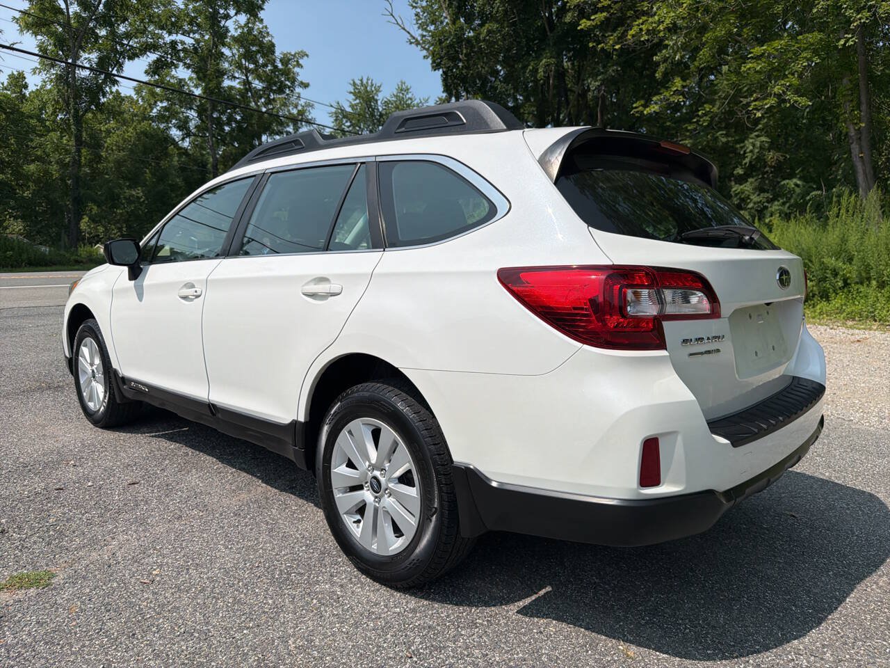 Used 2017 Subaru Outback 2.5i AWD/4WD image 16