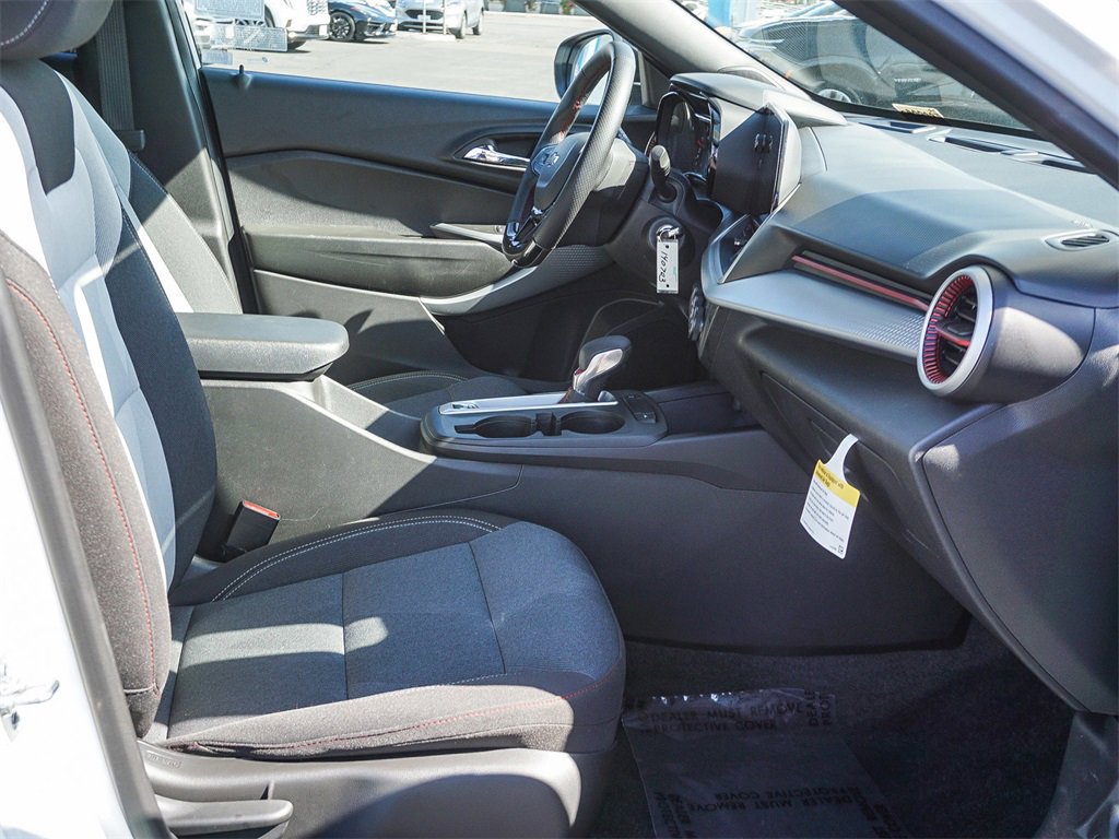 Used 2026 Chevrolet Trax RS w/ Sunroof Package image 12