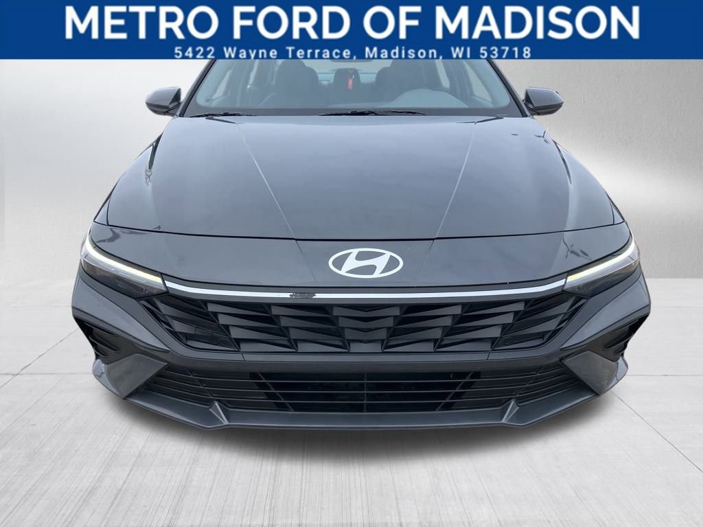 Used 2024 Hyundai Elantra SEL image 3