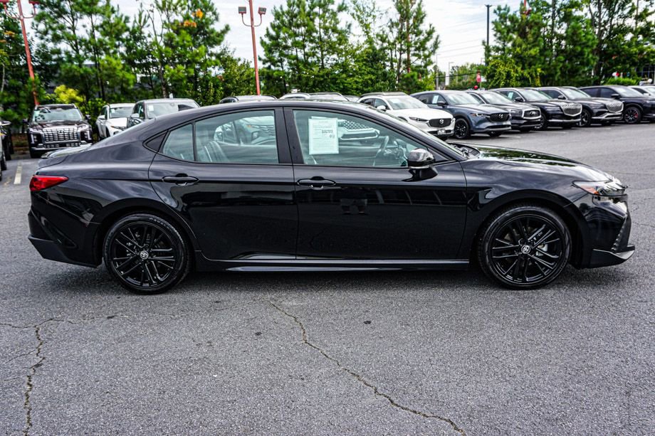 Used 2025 Toyota Camry SE image 7