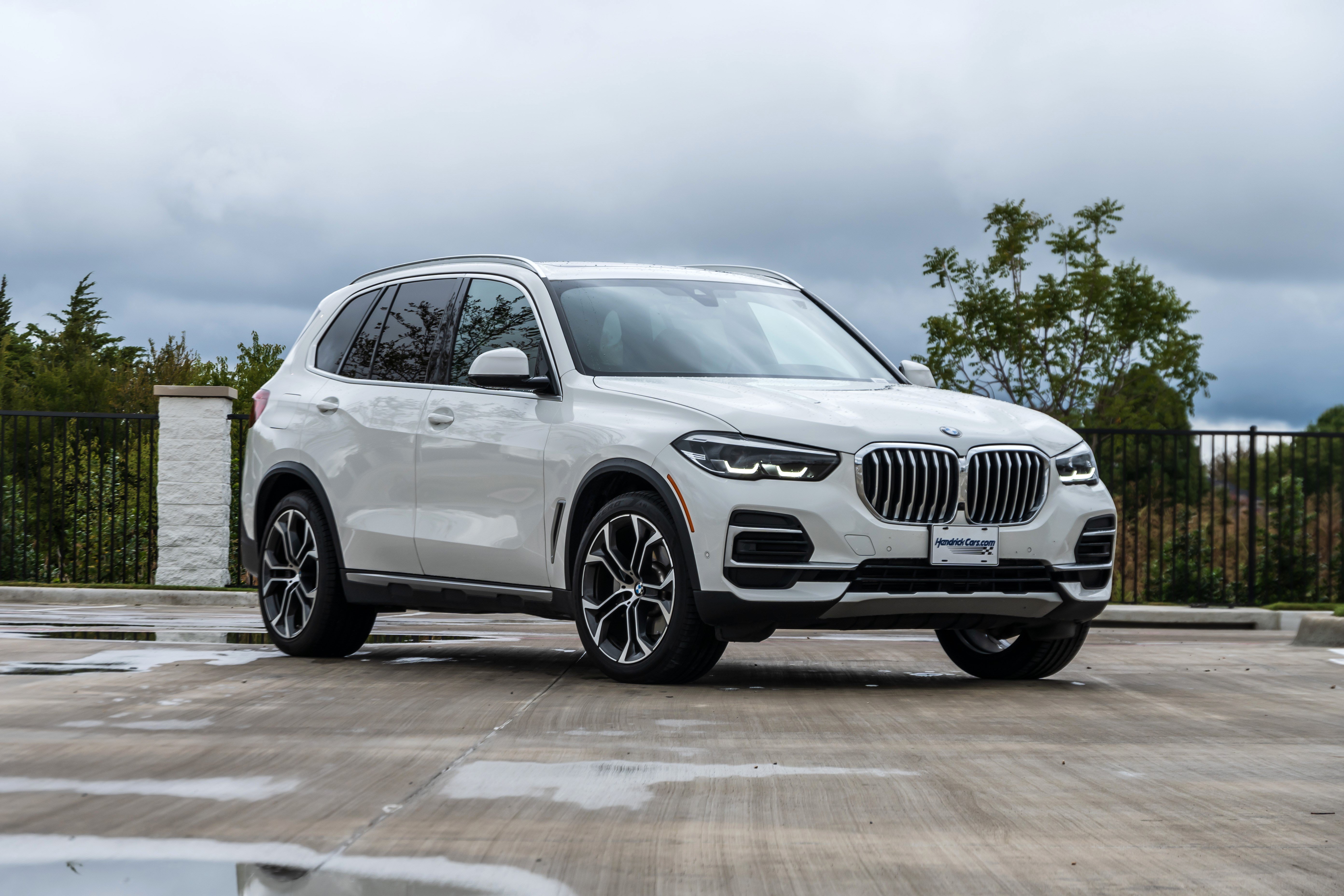 Certified 2023 BMW X5 xDrive40i w/ Parking Assistance Package AWD/4WD image 2