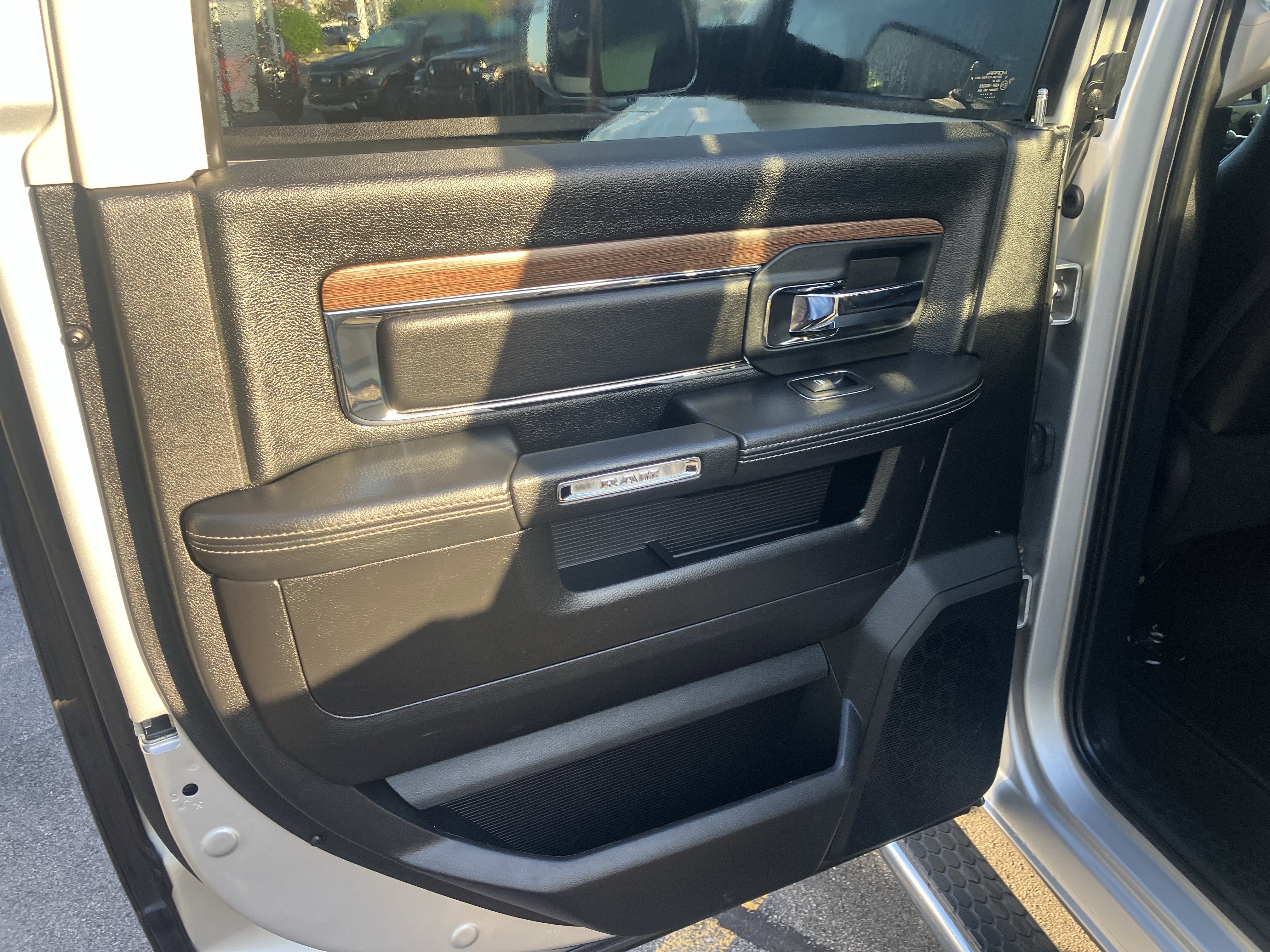 Used 2018 RAM 2500 Laramie AWD/4WD image 13